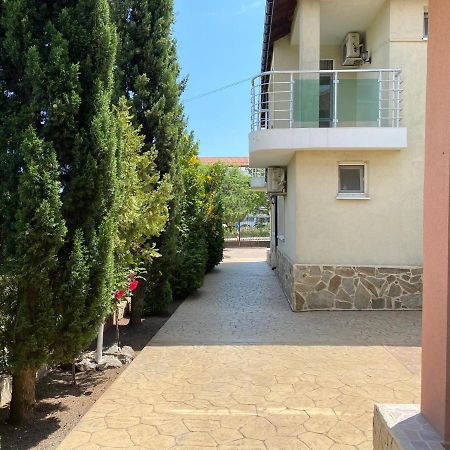 Sunny Guest House Ravda Esterno foto