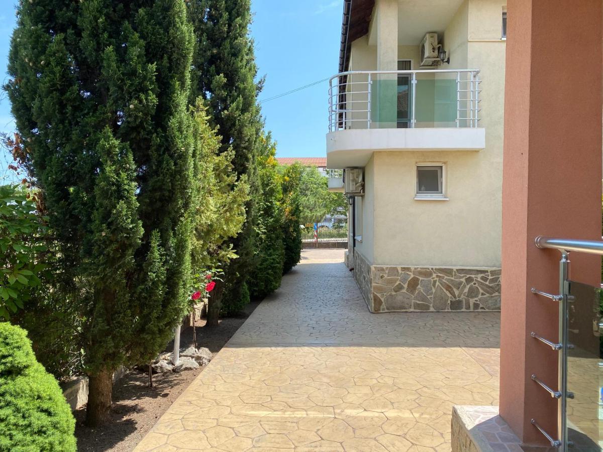 Sunny Guest House Ravda Esterno foto