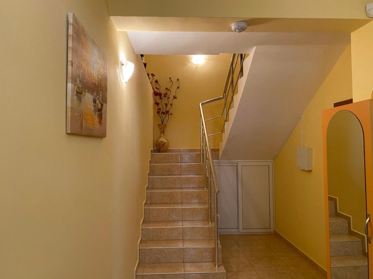 Sunny Guest House Ravda Esterno foto