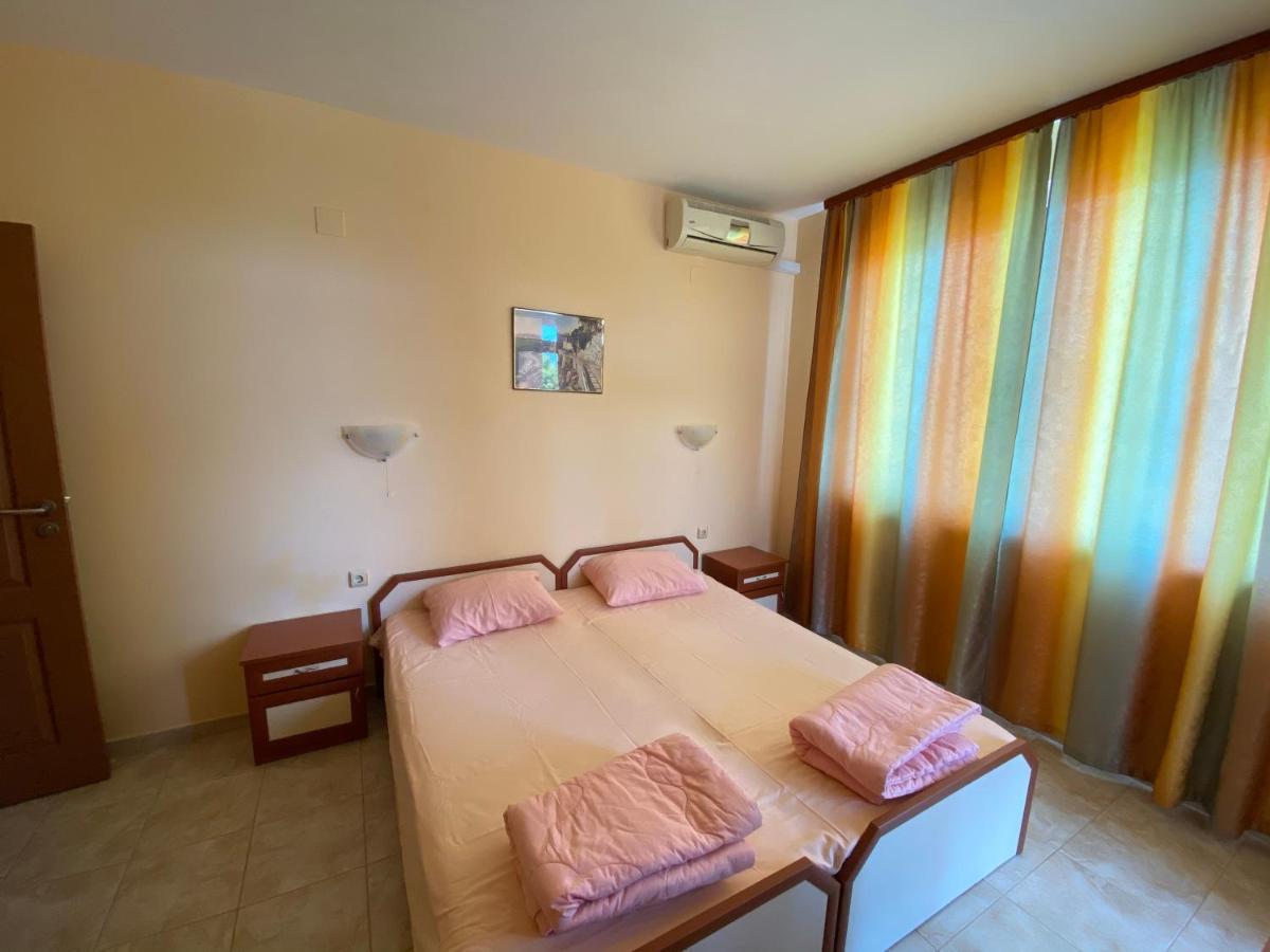 Sunny Guest House Ravda Esterno foto