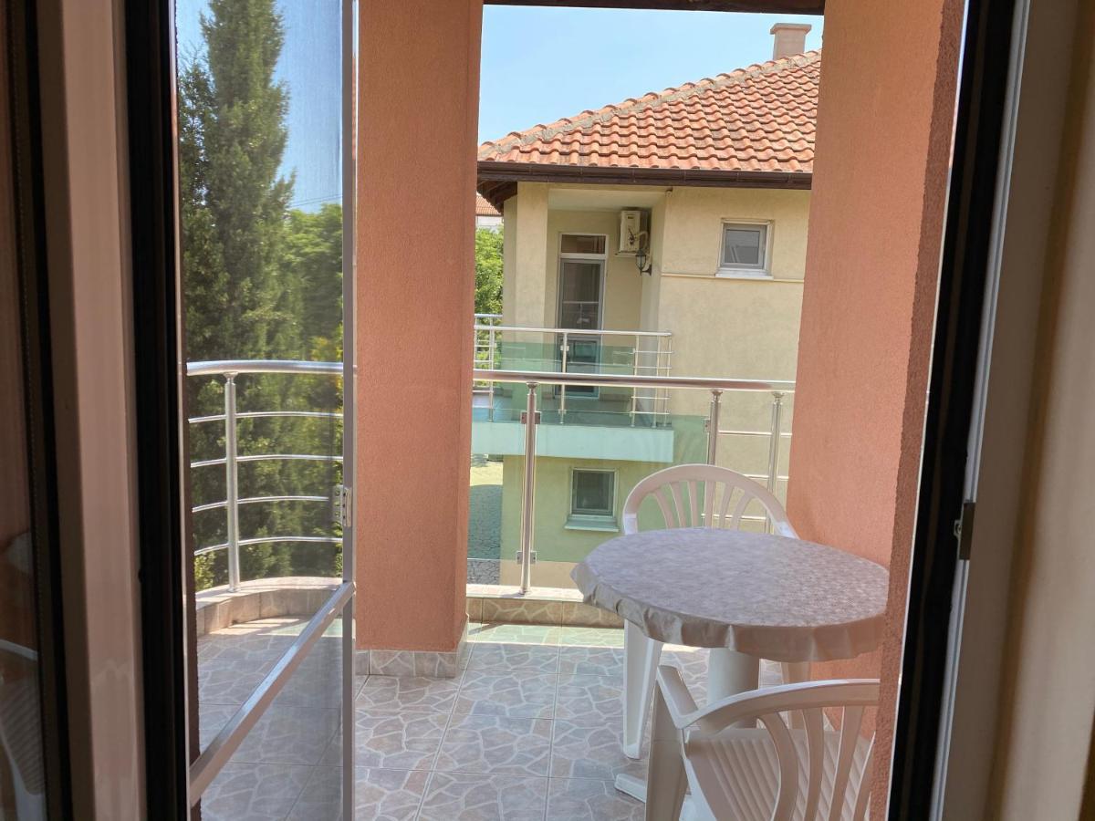 Sunny Guest House Ravda Esterno foto