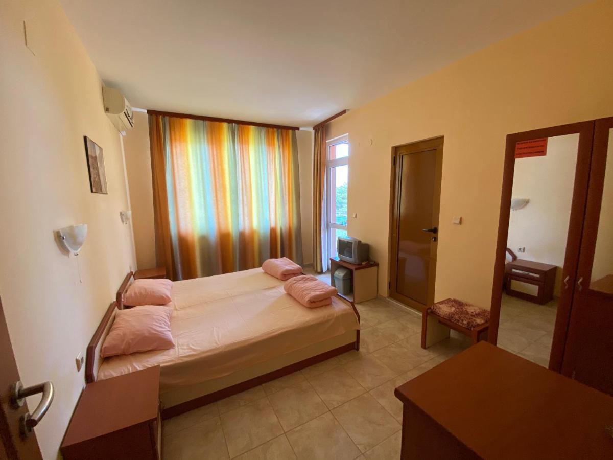 Sunny Guest House Ravda Esterno foto