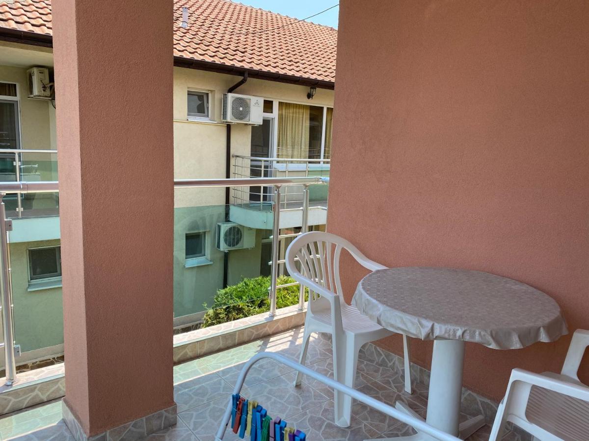 Sunny Guest House Ravda Esterno foto